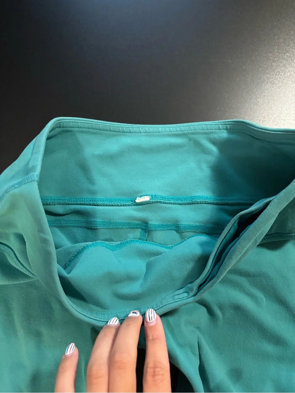 Alo blue leggings. Rip tag removed. Please see pictures for measurements.